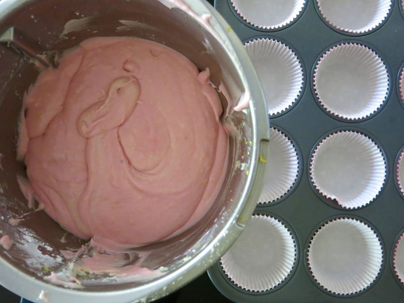 8 Pink Lemonade Cupcakes