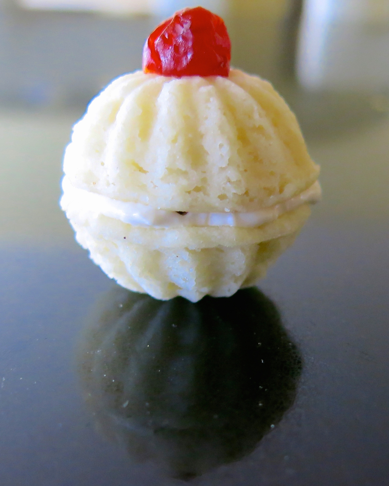 Sour Cherry Tart Ball Christmas 2016